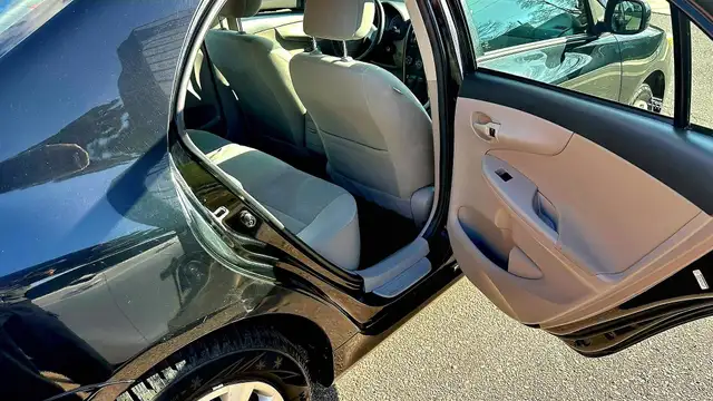 2013 TOYOTA COROLLA 4DR SDN AUTO - HEATED SEATS - AC - POWER LOC - Photo 24