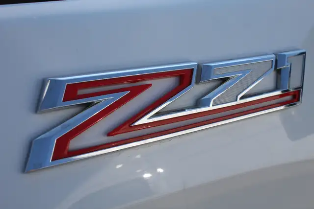 2023 Chevrolet Silverado 1500 RST Z71 4WD 6.5ft 5.3L Running Boa - Photo 2