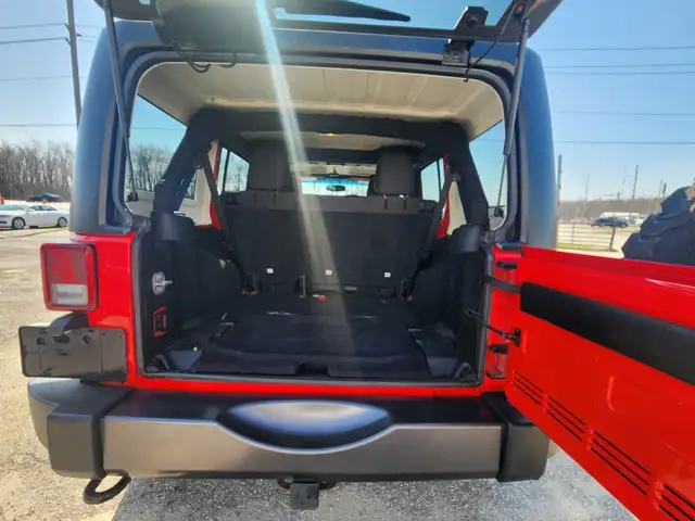 2017 JEEP WRANGLER UNLIMITED BIG BEAR - Photo 13