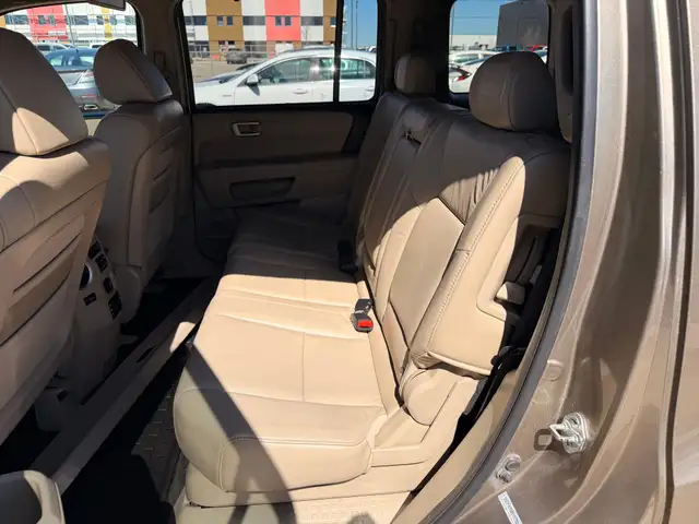 2011 Honda Pilot Touring : One Owner, Low Mileage - Photo 11