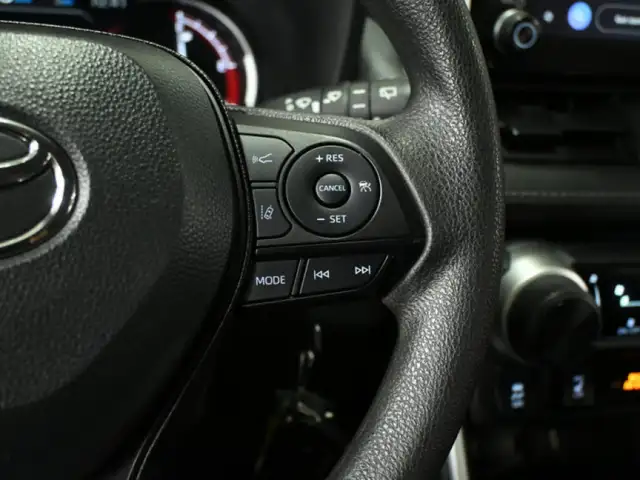 2024 Toyota RAV4 LE No Accident Radar Cruise Lane Assist Blind S - Photo 16