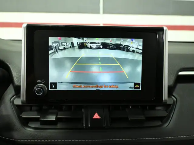 2024 Toyota RAV4 LE No Accident Radar Cruise Lane Assist Blind S - Photo 18