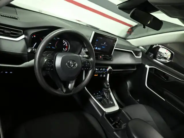 2024 Toyota RAV4 LE No Accident Radar Cruise Lane Assist Blind S - Photo 10