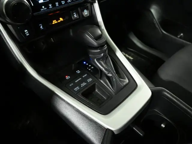 2024 Toyota RAV4 LE No Accident Radar Cruise Lane Assist Blind S - Photo 20