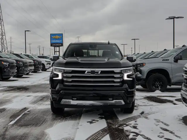 2024 Chevrolet Silverado 1500 High Country 5.3L Short Box - Photo 3