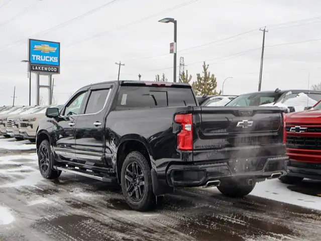 2024 Chevrolet Silverado 1500 High Country 5.3L Short Box - Photo 9