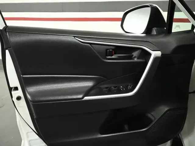 2024 Toyota RAV4 LE No Accident Radar Cruise Lane Assist Blind S - Photo 11