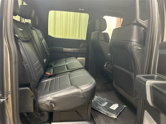 2026 FORD F-350 Super Duty Platinum - Photo 14