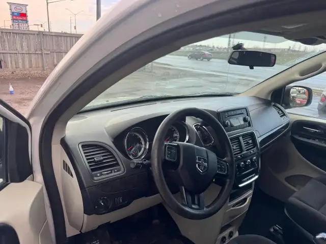 2017 Dodge Grand Caravan CVP, 7 PASSENGER, ROOF RACK, WORK VEHIC - Photo 11