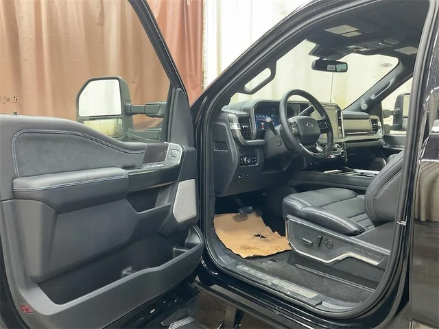 2026 FORD F-350 Super Duty Platinum - Photo 10