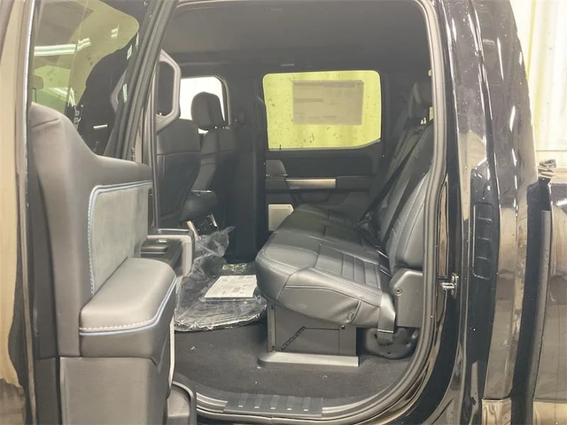 2026 FORD F-350 Super Duty Platinum - Photo 12