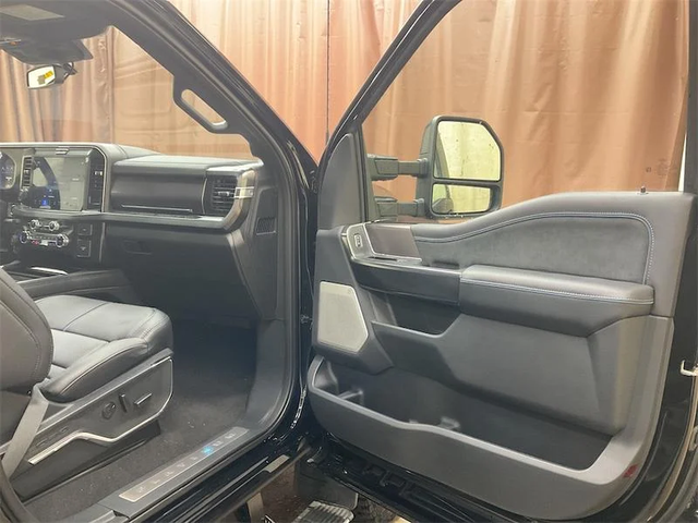2026 FORD F-350 Super Duty Platinum - Photo 15