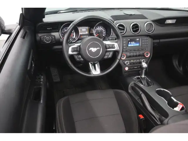 2016 Ford Mustang V6 / CONVERTIBLE - Photo 3