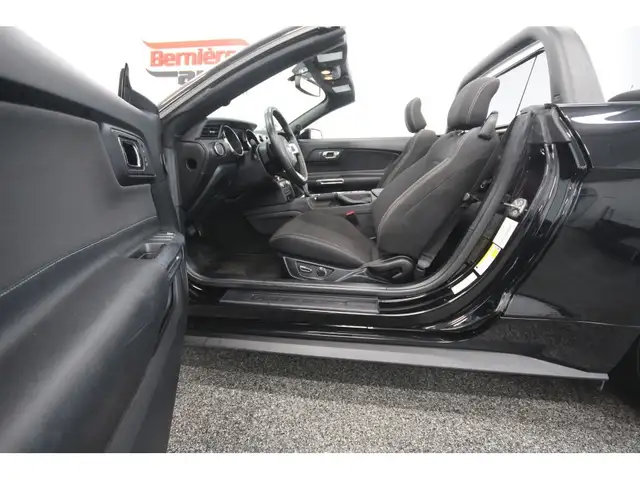 2016 Ford Mustang V6 / CONVERTIBLE - Photo 21
