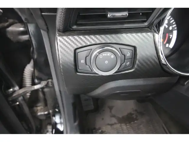 2016 Ford Mustang V6 / CONVERTIBLE - Photo 23