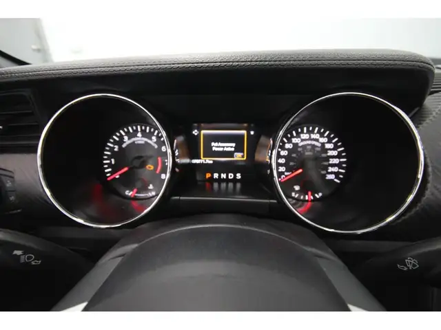 2016 Ford Mustang V6 / CONVERTIBLE - Photo 24