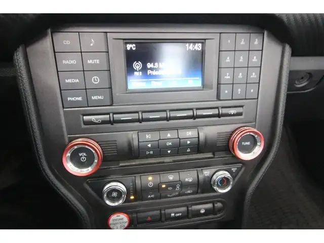 2016 Ford Mustang V6 / CONVERTIBLE - Photo 29