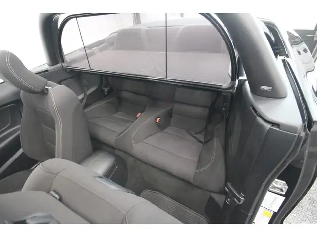 2016 Ford Mustang V6 / CONVERTIBLE - Photo 31