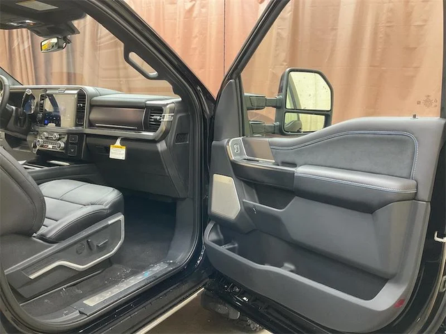 2026 FORD F-350 Super Duty Platinum - Photo 15