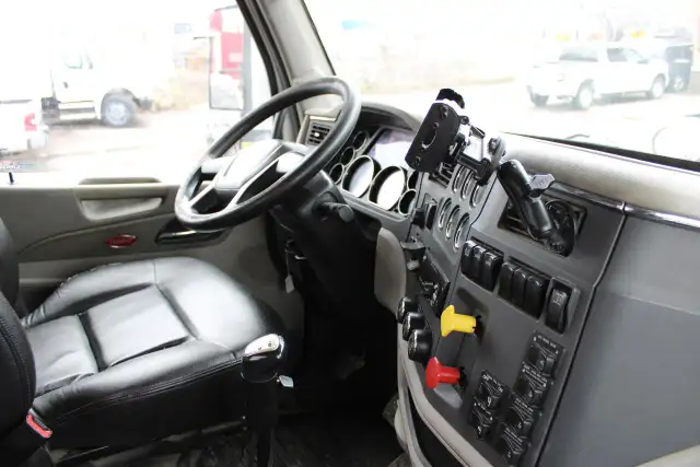 2019 PETERBILT 587 567 REG CAB CHASIS - Photo 33