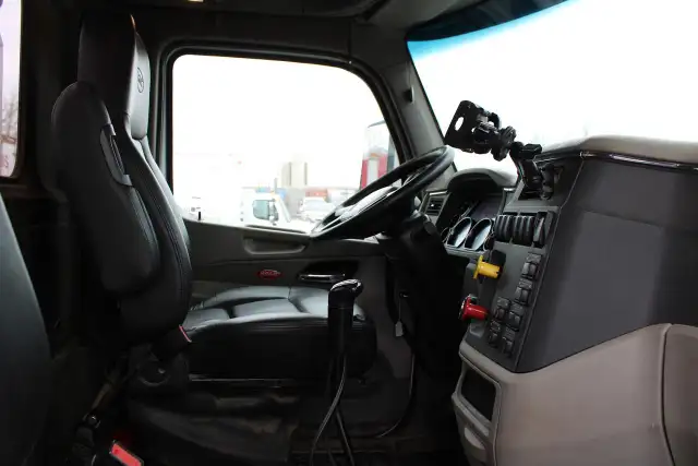 2019 PETERBILT 587 567 REG CAB CHASIS - Photo 36