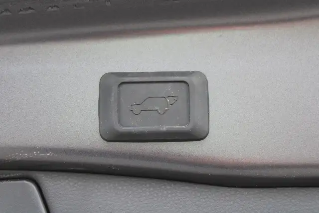 2025 Toyota RAV4 XLE AWD - Photo 7