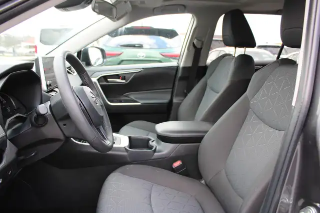 2025 Toyota RAV4 XLE AWD - Photo 10