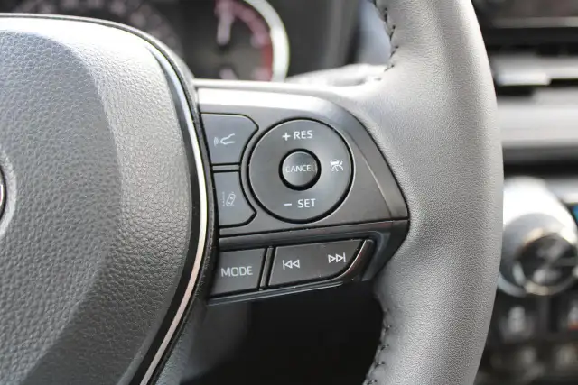 2025 Toyota RAV4 XLE AWD - Photo 13