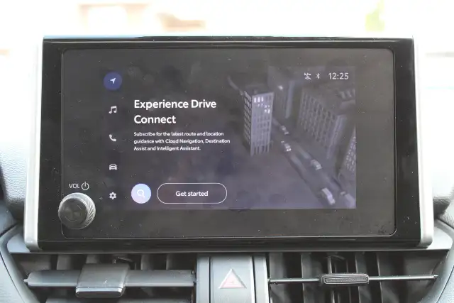 2025 Toyota RAV4 XLE AWD - Photo 16