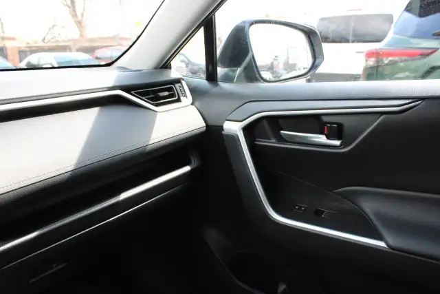 2025 Toyota RAV4 XLE AWD - Photo 19