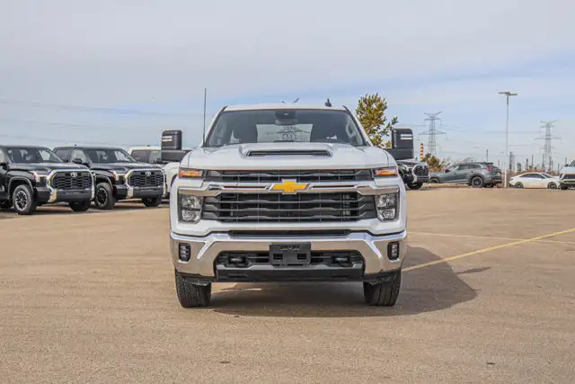 2025 Chevrolet Silverado 2500HD LT 6.6L - Photo 3