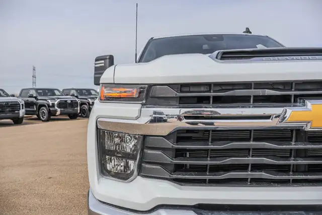 2025 Chevrolet Silverado 2500HD LT 6.6L - Photo 5