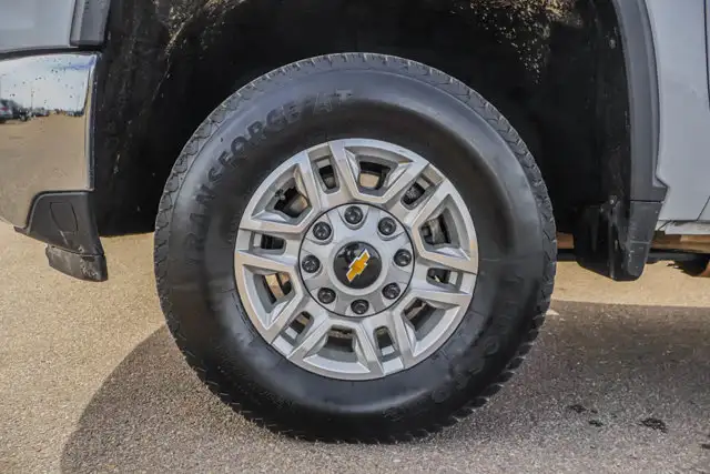 2025 Chevrolet Silverado 2500HD LT 6.6L - Photo 8