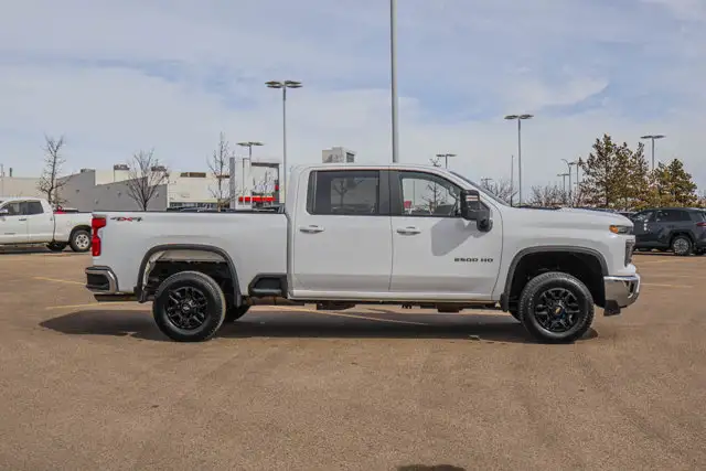 2025 Chevrolet Silverado 2500HD LT 6.6L - Photo 10