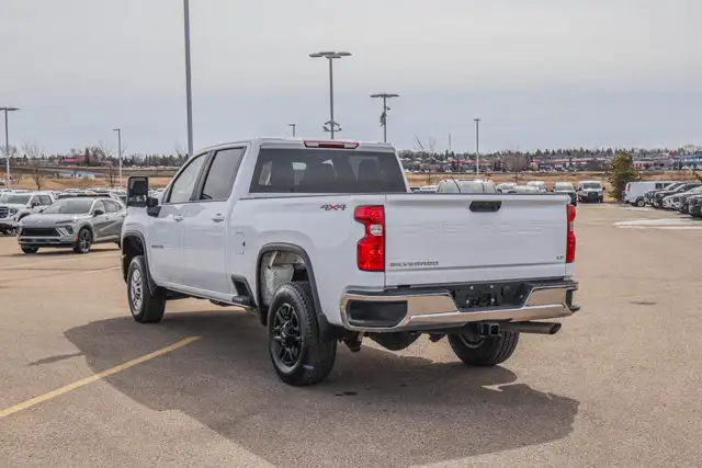 2025 Chevrolet Silverado 2500HD LT 6.6L - Photo 11