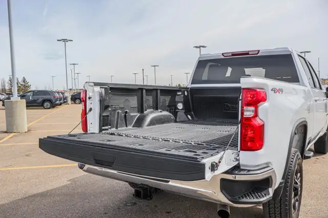 2025 Chevrolet Silverado 2500HD LT 6.6L - Photo 13