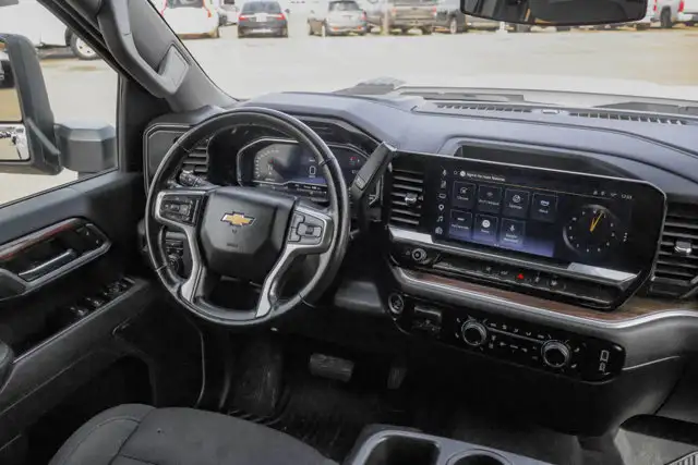 2025 Chevrolet Silverado 2500HD LT 6.6L - Photo 18