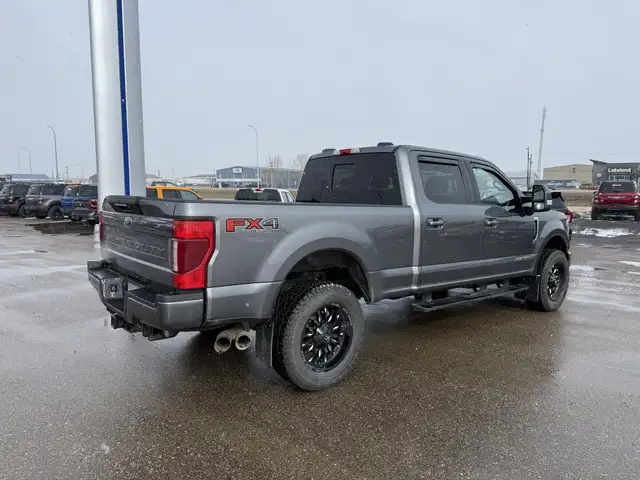 2022 Ford Super Duty F-350 Lariat Ultimate / SPORT PKG! / 5TH WH - Photo 3
