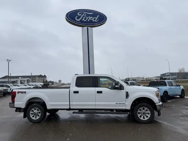 2021 Ford Super Duty F-350 SRW XLT / VALUE PKG! / 6.7L DIESEL! / - Photo 2