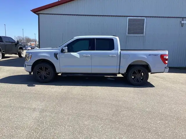 2022 Ford F-150 LARIAT SuperCrew 5.5' Box 4WD | Panoramic Roof - Photo 2