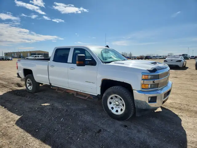 2018 Chevrolet Silverado 3500HD - Photo 2