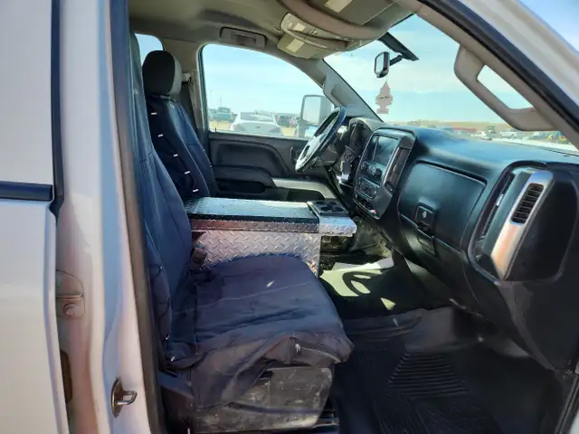 2018 Chevrolet Silverado 3500HD - Photo 24