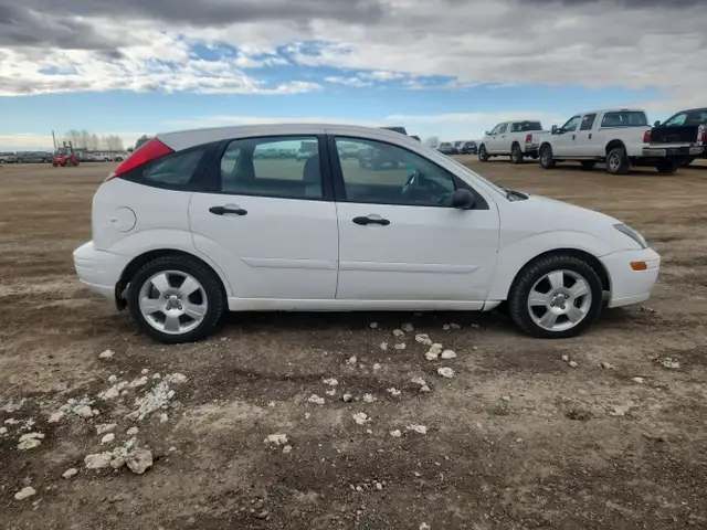 2004 Ford Focus - Photo 7