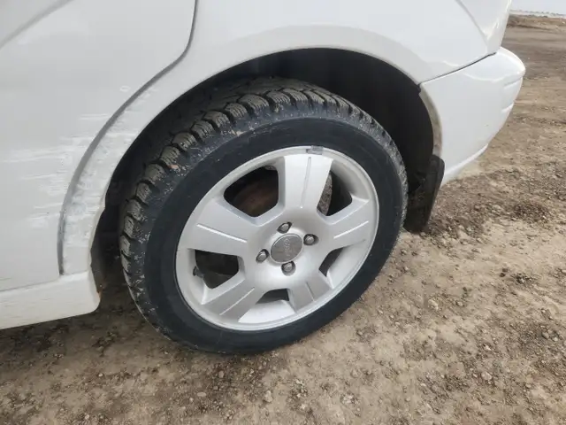 2004 Ford Focus - Photo 10