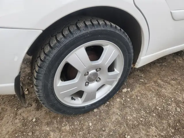 2004 Ford Focus - Photo 11