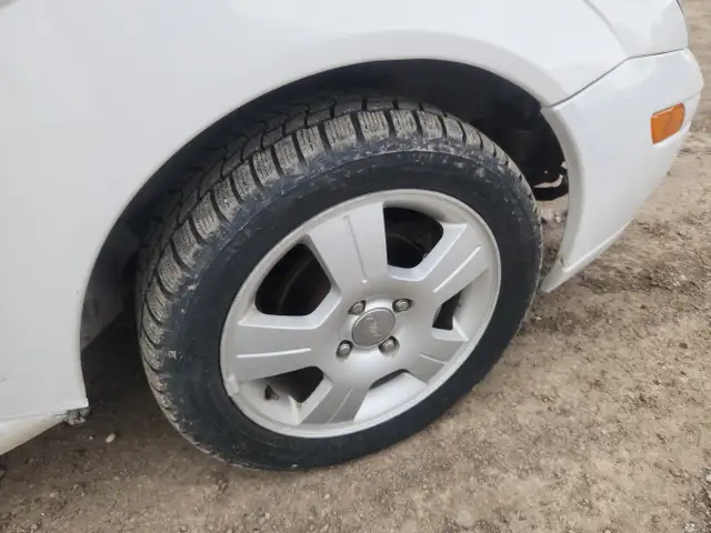 2004 Ford Focus - Photo 12