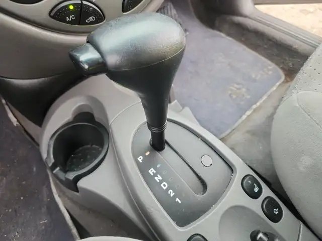 2004 Ford Focus - Photo 16