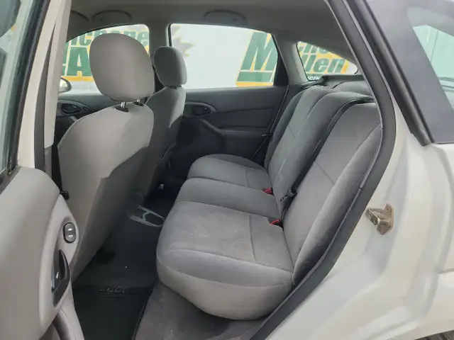 2004 Ford Focus - Photo 21