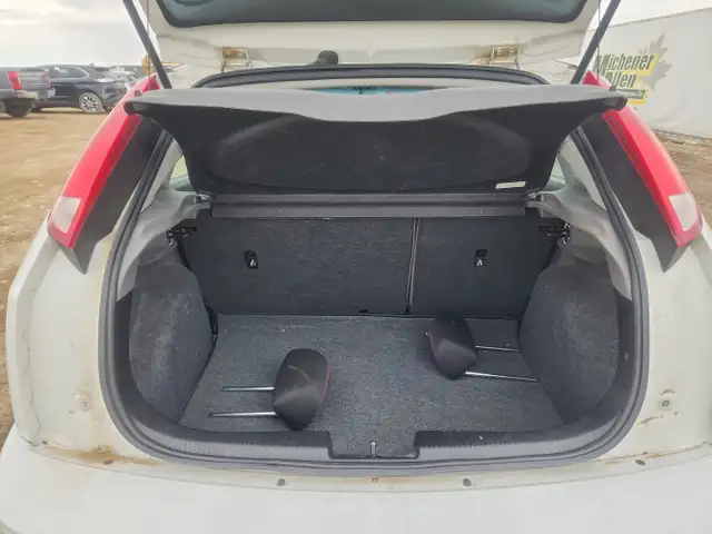 2004 Ford Focus - Photo 22