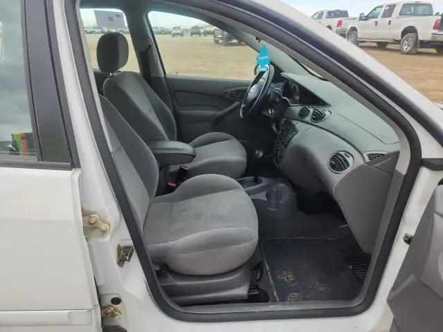 2004 Ford Focus - Photo 24